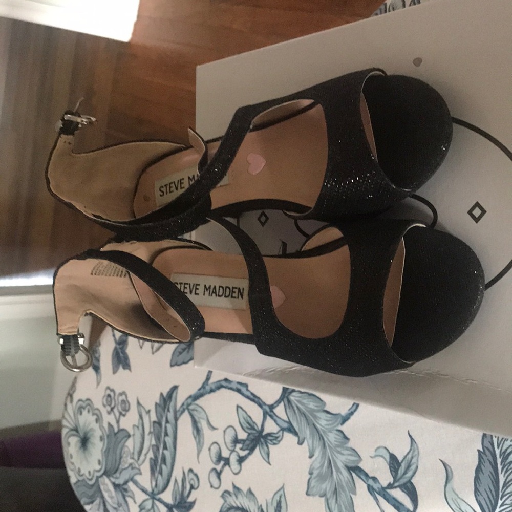 Black Steve Madden heels size 13